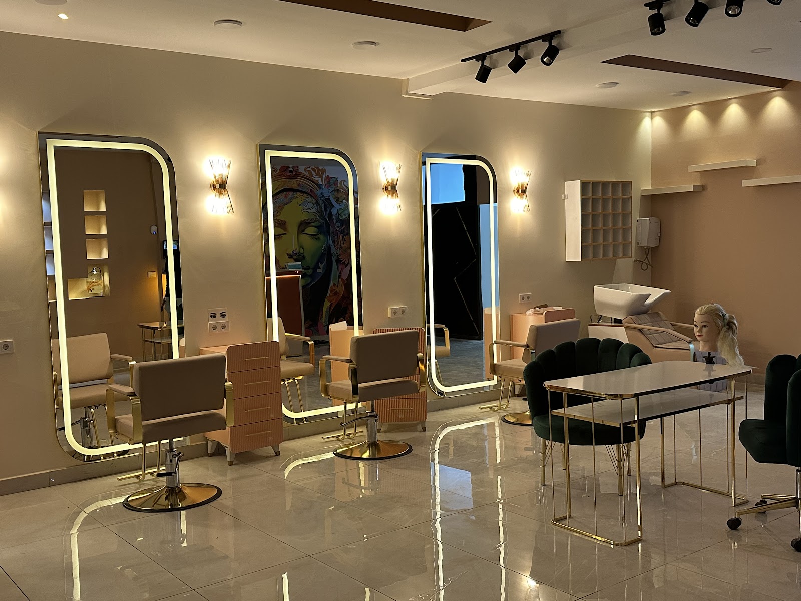 Leyla Durer Beauty Studio Bayan Kuaförü kır düğünü mekanı — Toroslar