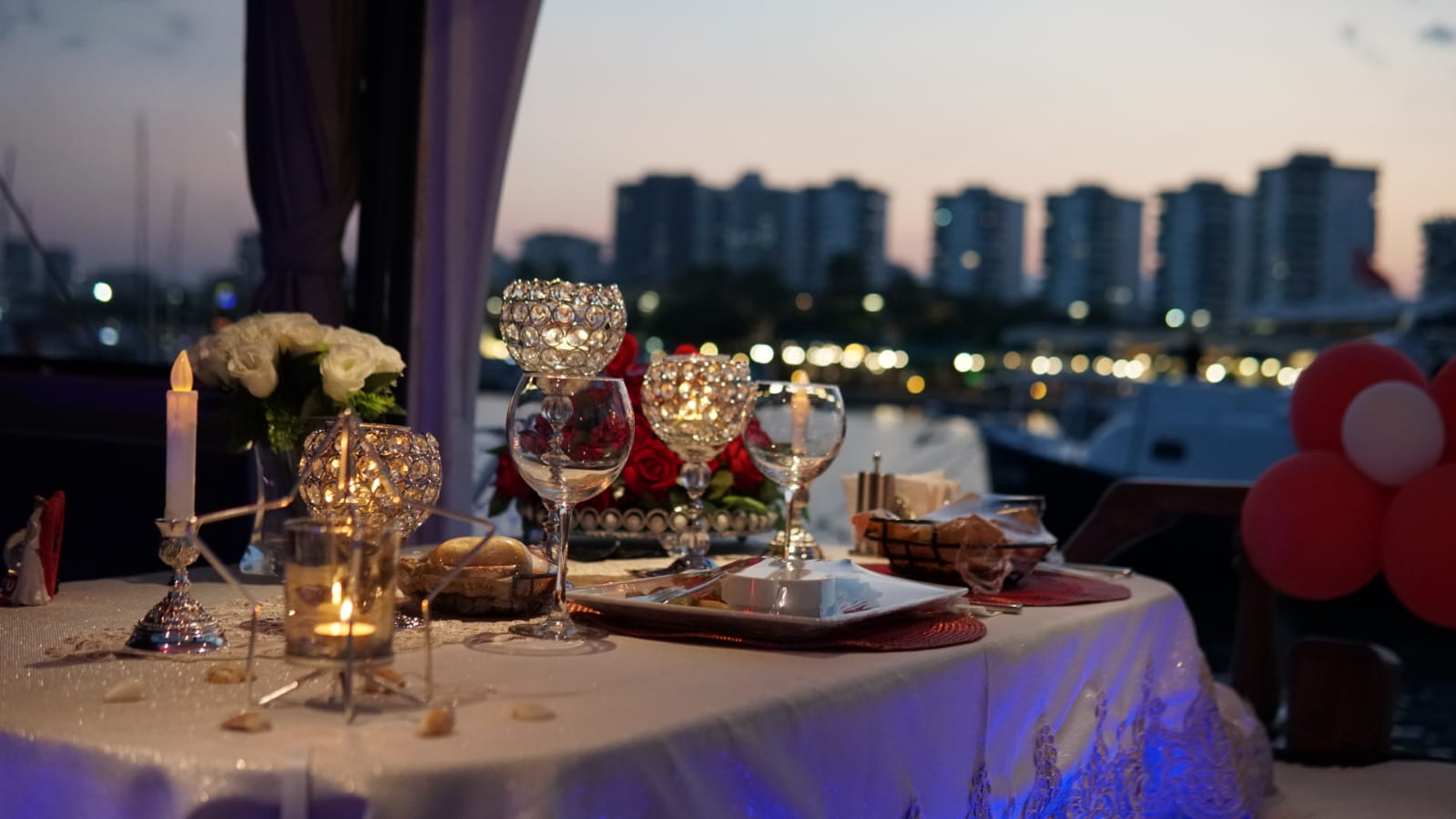 Mersin Yat Kiralama Teknebudur Evlilik Teklifi